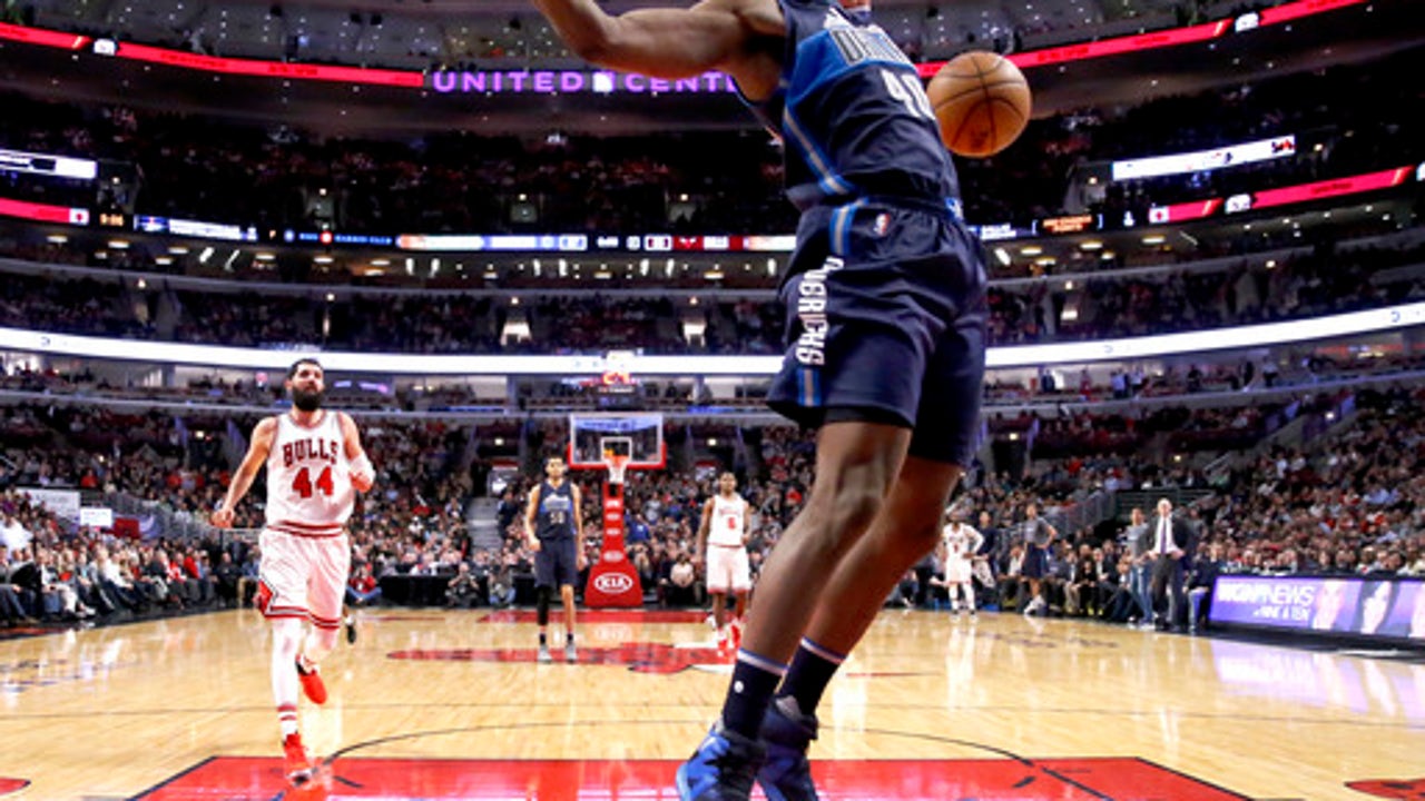 Mavericks edge Bulls 99-98 for 3rd straight win (Jan 17, 2017)